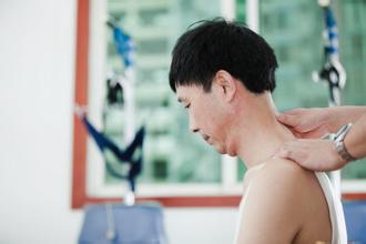 颈椎病4级有必要手术吗,得了颈椎病不要枕枕头