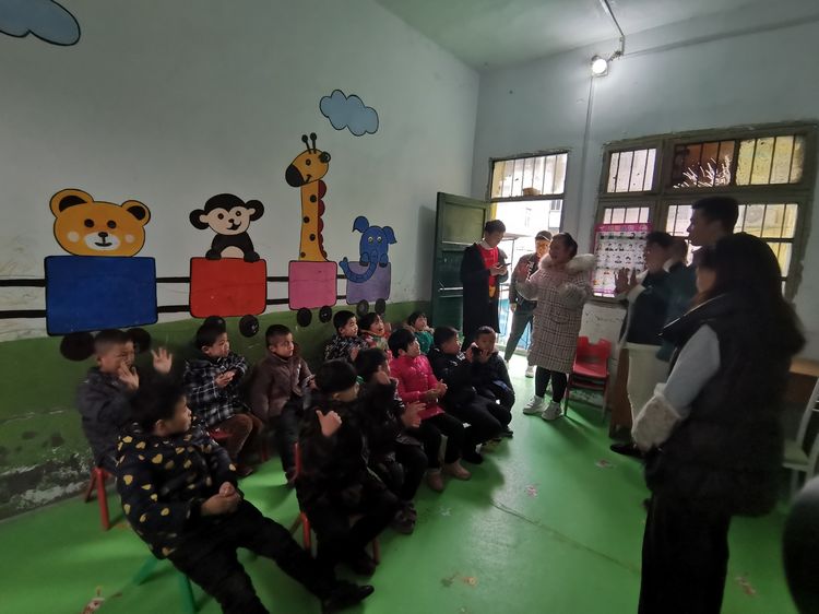 与公益同行与爱同在,与公益同行让爱多一点