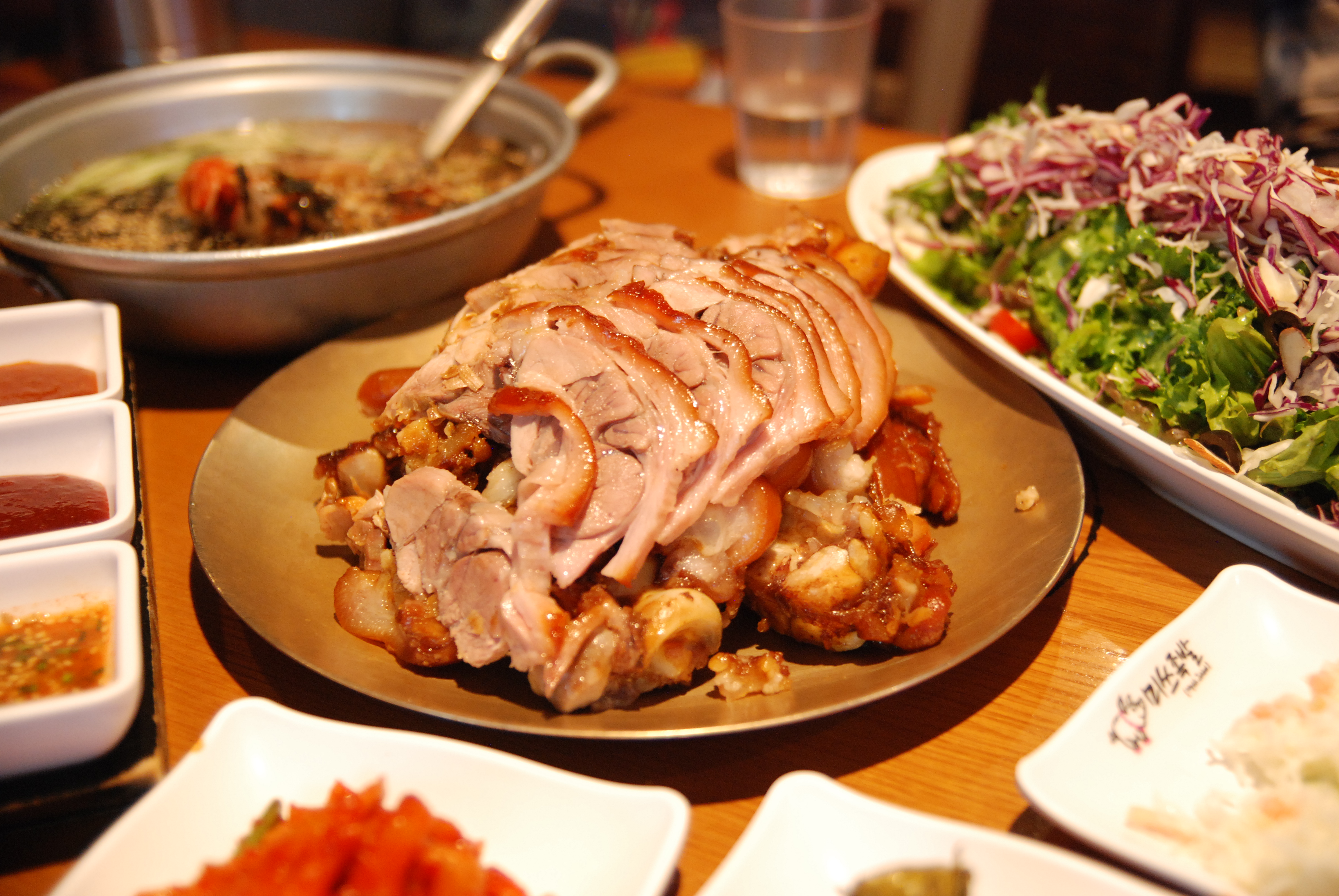 韩国紫菜包饭年糕,韩国美食一条街紫菜饭