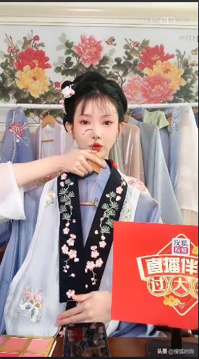 曾穿着汉服打卡过19个国家的古风博主分享:如何穿汉服过中国年