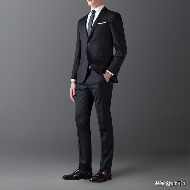 想要职业装穿的得体，应该怎么穿？