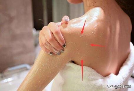 背后长痘痘怎么办最快最有效,背后长痘痘的原因和解决办法