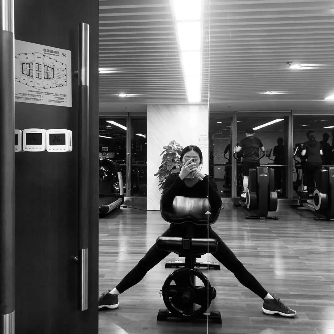 比黑丝妞还让人无法抵抗的,是这些穿球鞋的漂亮妹妹...