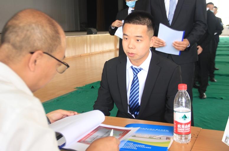 中铁二十局工资按时发放吗,中铁五局招聘补助5000元