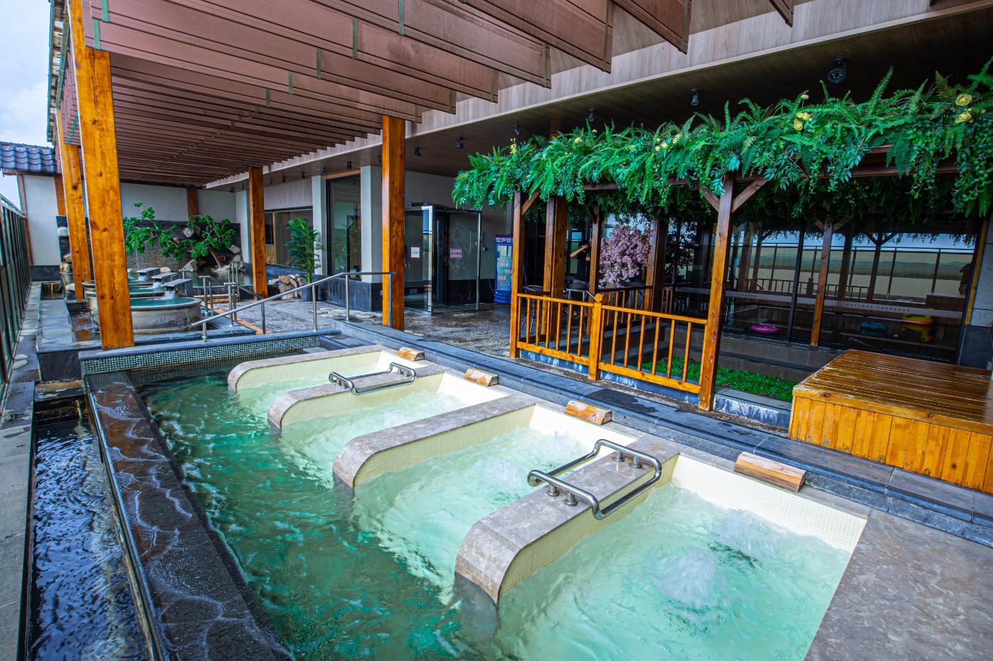 丹东美丽温泉游,国庆假期来打高尔夫