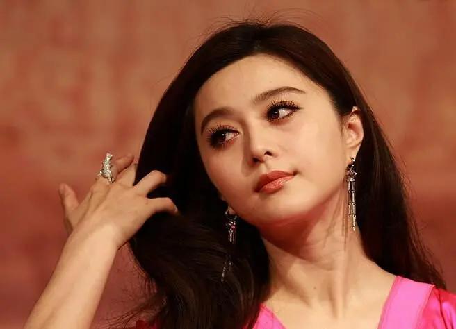 全球男演员票房前十,2022全球十大收入男演员