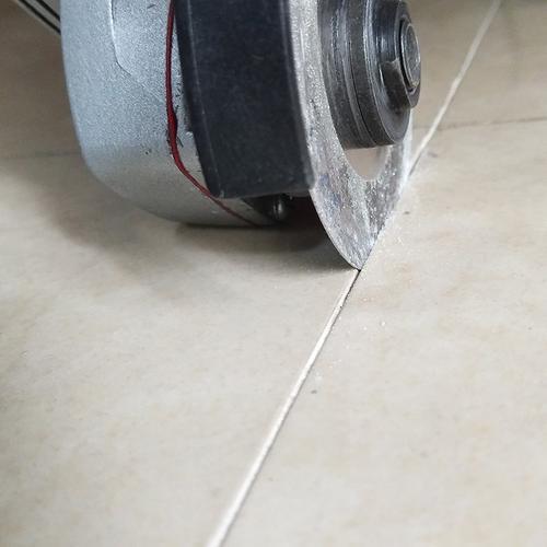 美缝压完缝干后有明显的凸感,美缝压缝后有黑边怎么补救