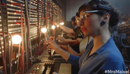 弃出轨前夫再惹桃花，纽约名媛离婚爆红，5000套美裙包裹励志大戏