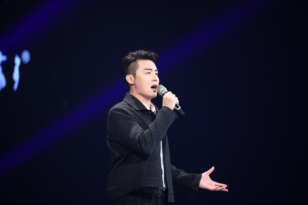 张英席和刘岩谁厉害,声入人心张英席和刘岩