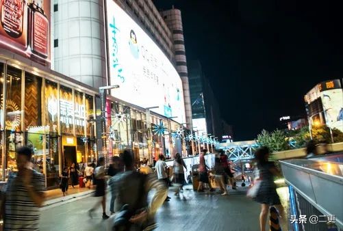 我们的生活里藏着哪些消费主义*脑洗**话术?