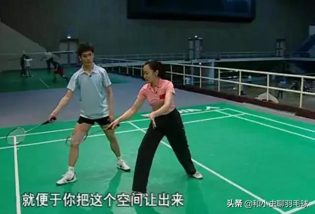 打羽毛球的脚法重要还是手法重要,羽毛球三种脚型