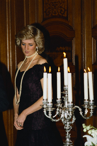 戴安娜雕像揭幕,戴安娜王妃雕像图