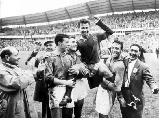 你觉得足球史上的最佳进球是哪个,你认为哪项田径纪录最难打破