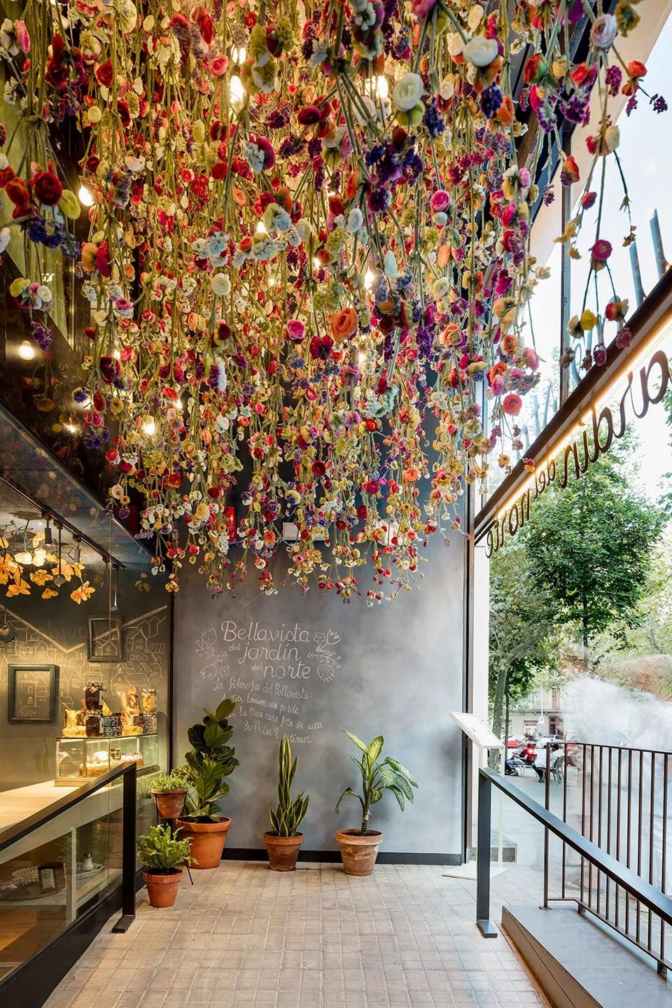 经济下行期影响鲜花生意吗,经济下行艺术行业