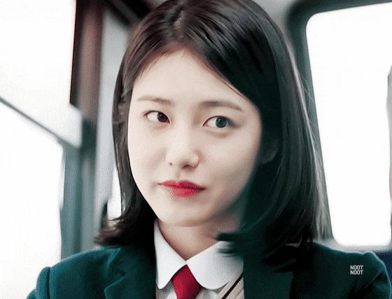 韩剧女主的穿搭连衣裙,韩剧女主穿条纹衬衫