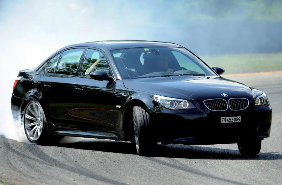 你以为宝马都是一个样的车吗,如果宝马也有超跑会是什么样