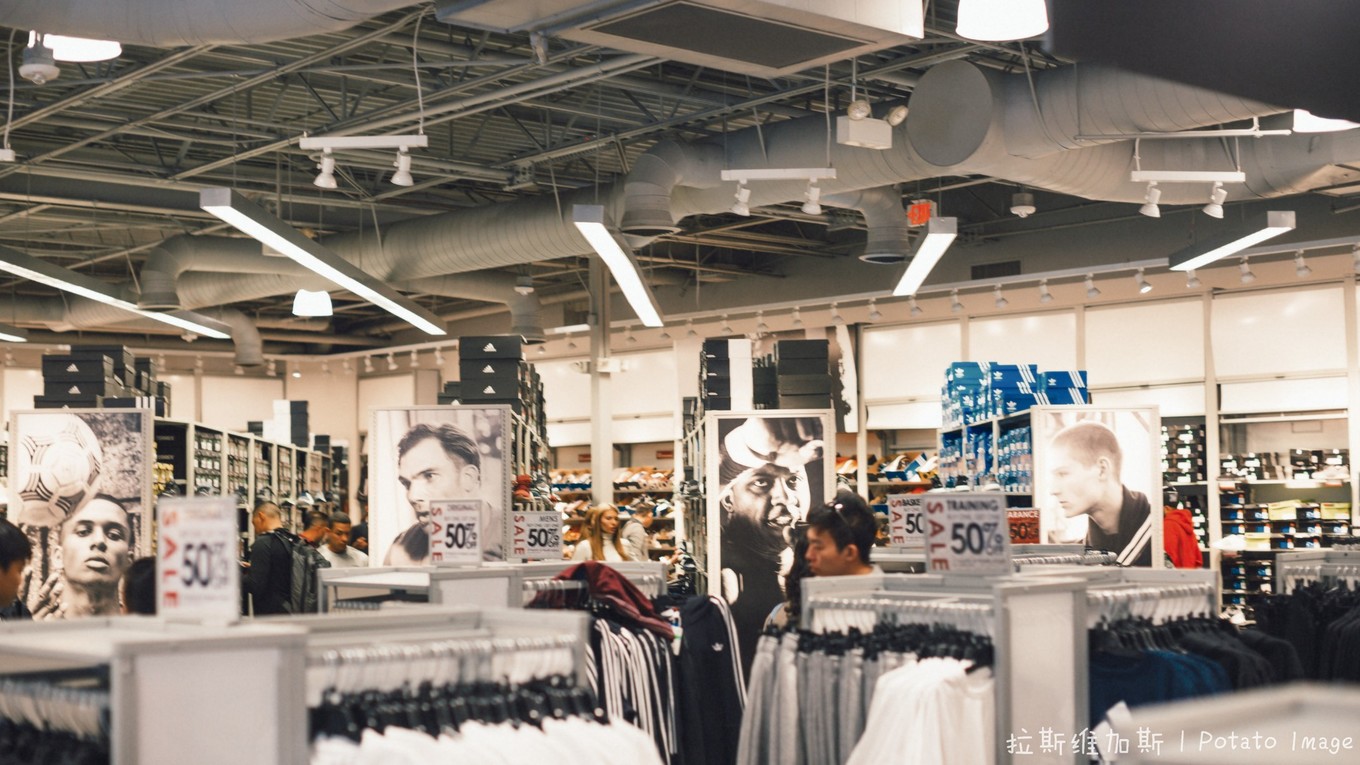 美国洛杉矶奥特莱斯购物必买,美国奥特莱斯购物买什么便宜