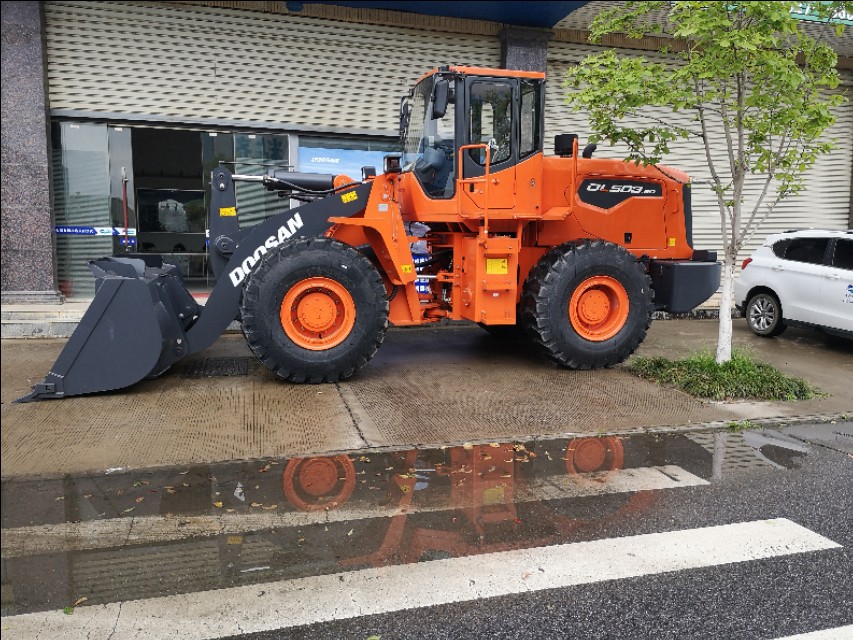 斗山装载机价格高吗,斗山小型装载机质量怎么样