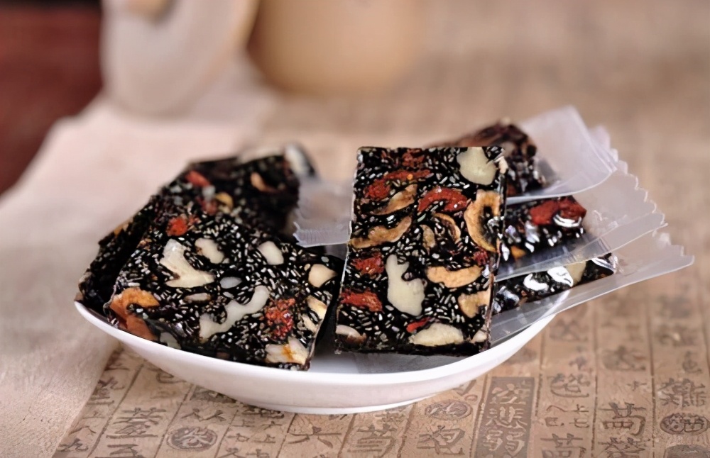 阿胶糕和阿胶有什么区别吗,阿胶糕与阿胶的区别哪个更好吃