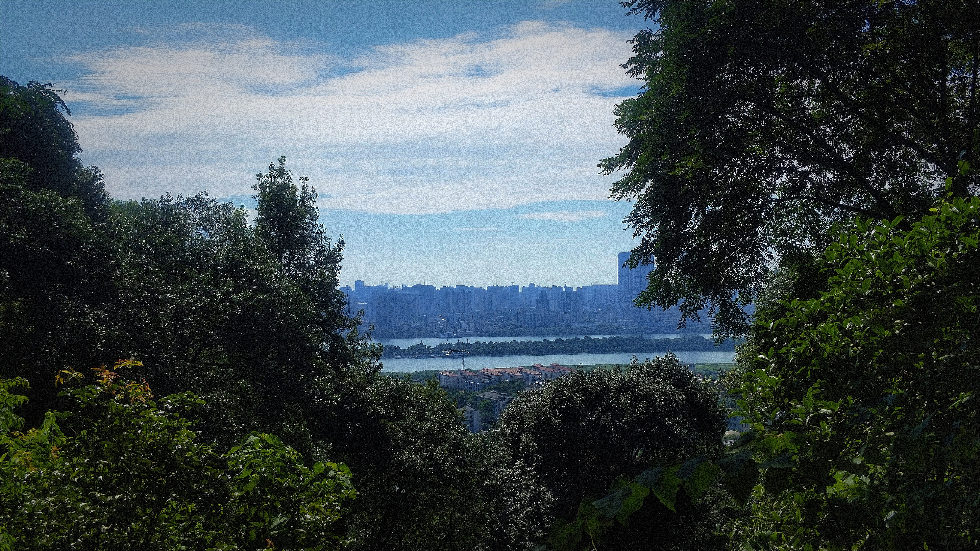 南岳72峰白云峰,南岳72峰之一聚湖峰