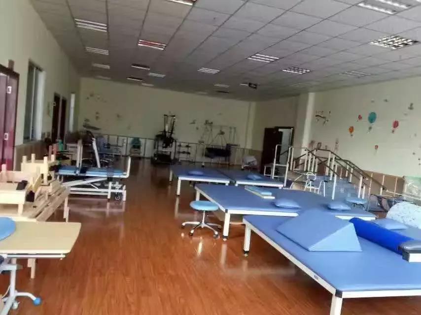 免费脑瘫康复中心电话,贵阳市脑瘫康复中心