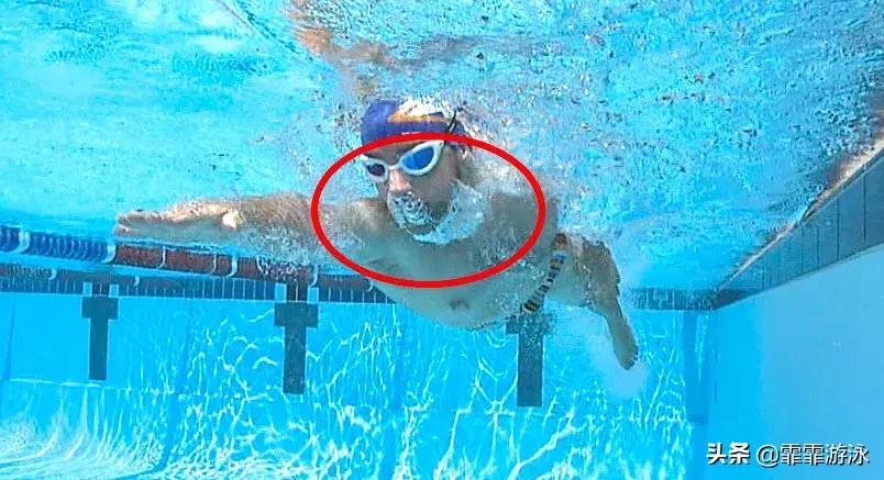 自由泳两边呼吸方法,自由泳开放水域双侧呼吸