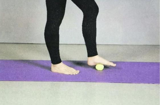 扁平足无足弓自己如何足部训练,足部外翻和扁平足会引起哪些改变