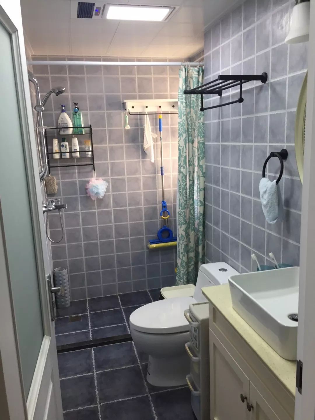 卫生间小毛巾架用哪种,卫生间打孔挂毛巾架会影响防水吗