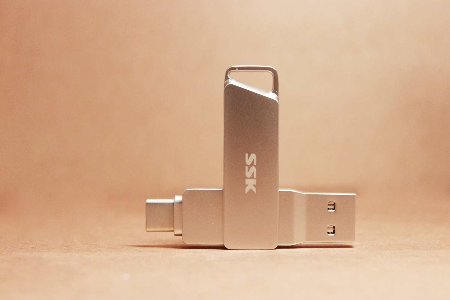 电脑内存不够能加移动u盘,飚王固态u盘质量好吗