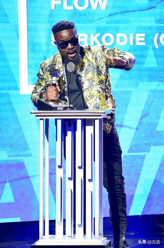 2019黑人娱乐电视嘻哈颁奖典礼举行,说唱男歌手J.Cole大获全胜