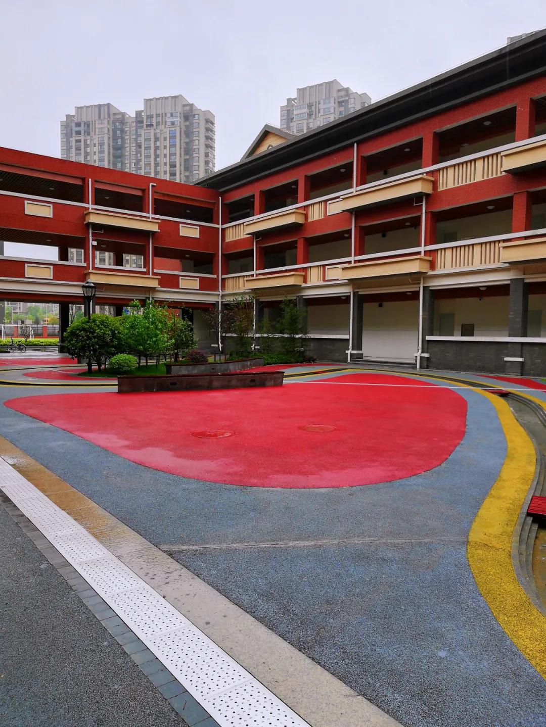 金陵小学和南师附小哪个好一些,金陵小学仙林湖校区一学期学费