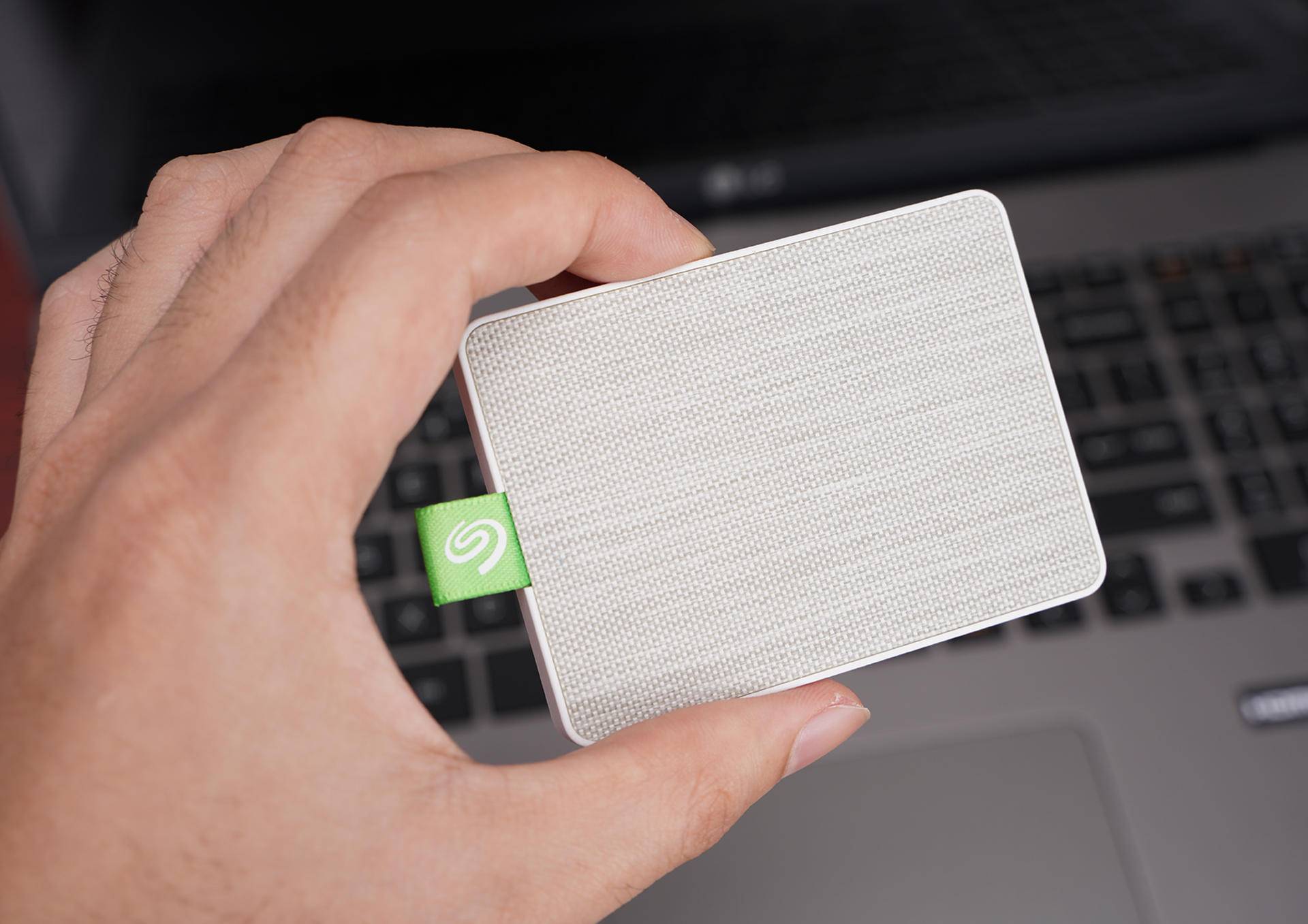 希捷移动硬盘限量版评测,希捷移动固态硬盘测评