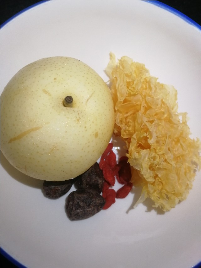 如何用梨做好吃的山梨汤,只有梨子怎么做梨汤