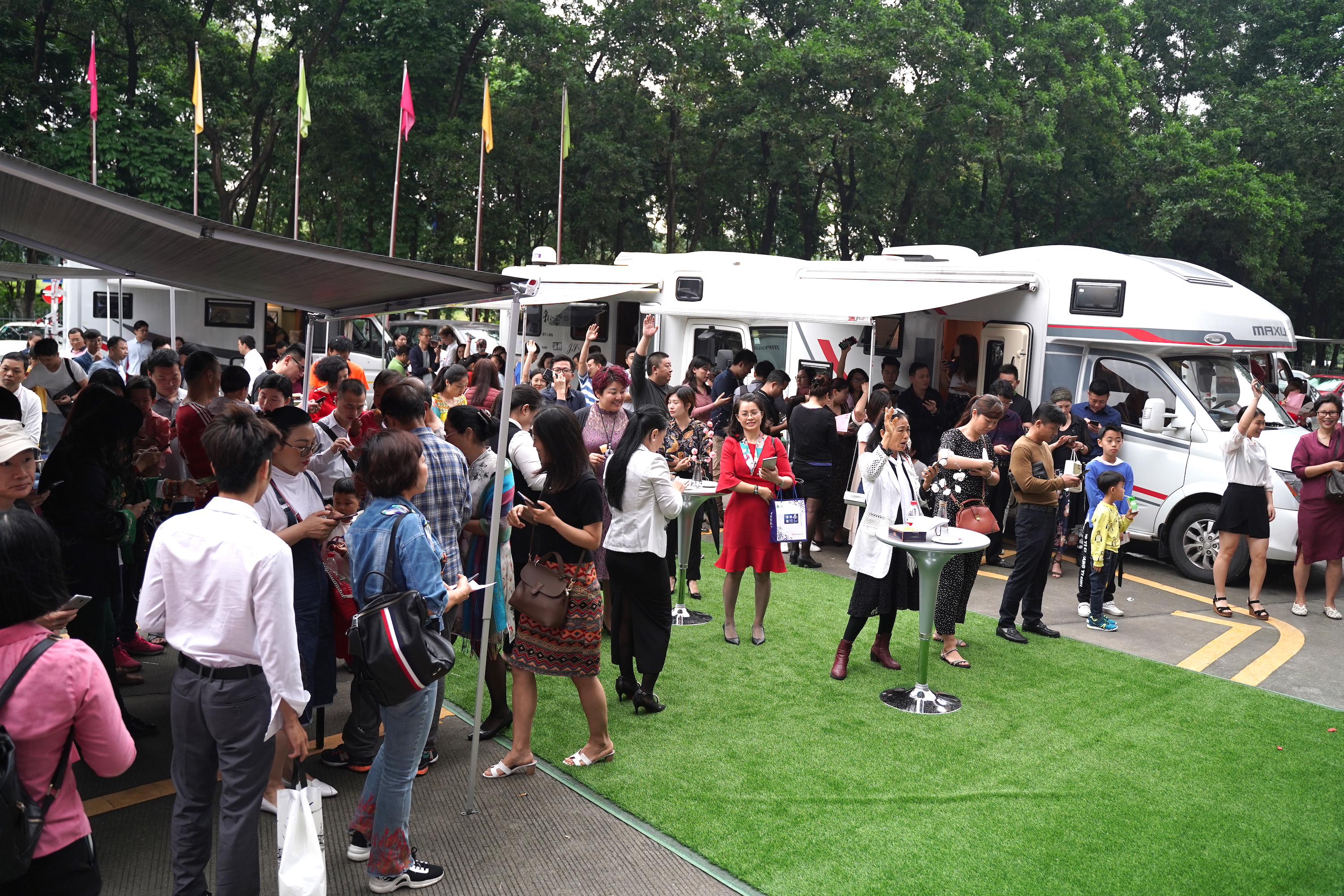 上汽大通与东莞青旅强强联手打造粤港澳大湾区旅游新章程