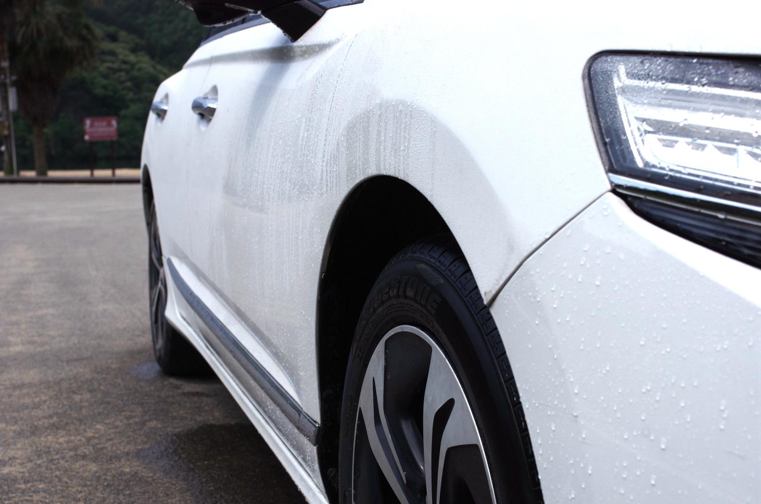 汽车布座椅有污渍怎么清洗,白色汽车上有黑色污渍怎么清洗