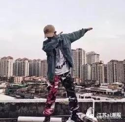 潮牌是不是穿得都很宽松,一定要穿潮牌才好看吗