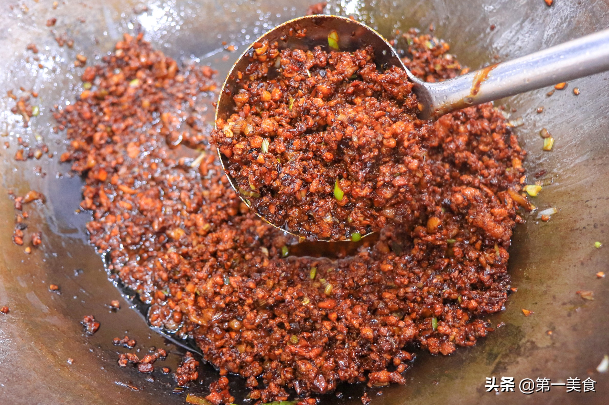 大师教你炸酱家常做法,黑色的炸酱酱汁怎么做