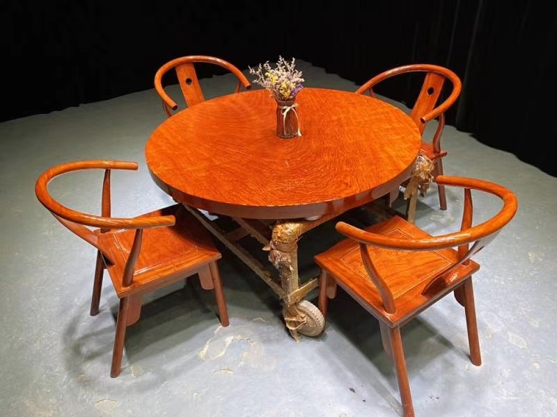 苏州家具城土豪桌*局骗**!8万天价桌出厂就9千,原料极像棺材板