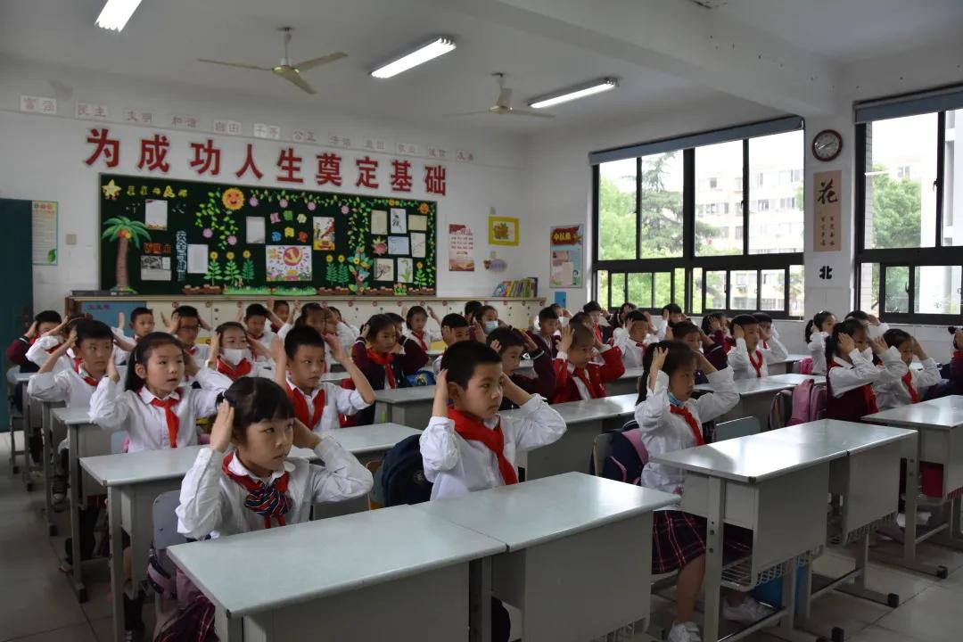 综合督导促发展砥砺奋进谱新篇——无锡市新吴区江溪小学