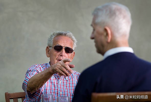 电梯9岁女孩机智自救,女孩电梯里遇坏爷爷自救方法