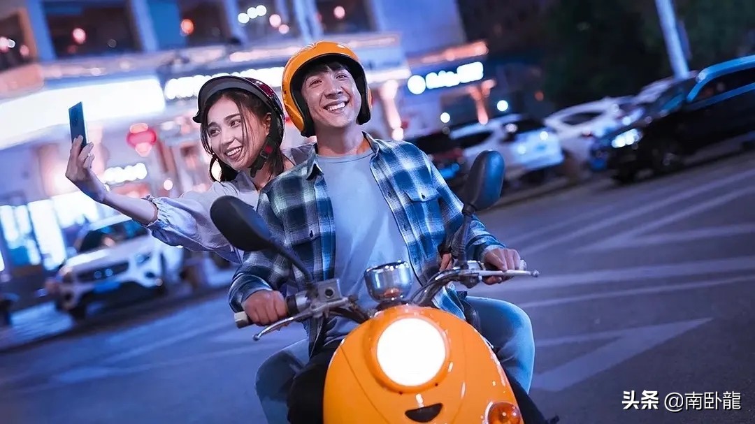 《石榴熟了》上映,石榴团队首部电影来袭,*疆新**沈腾爆笑盛夏