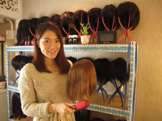 中国假发被外国人围观,国人假发