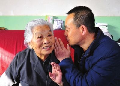 老人耳背交流,老人耳背对话