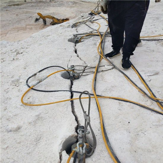 有什么方法可以快速打开石头,膨胀石头劈开方法