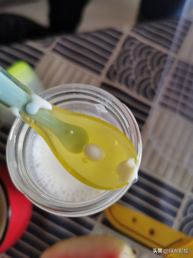 脾胃虚易便秘的宝宝如何选择奶粉,牛奶蛋白过敏的宝宝如何选择奶粉