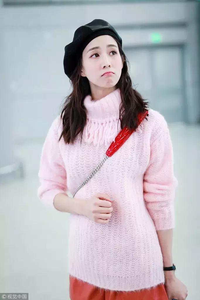 想要冬天穿出高级感,冬天围巾这样系简单又时尚好喜欢