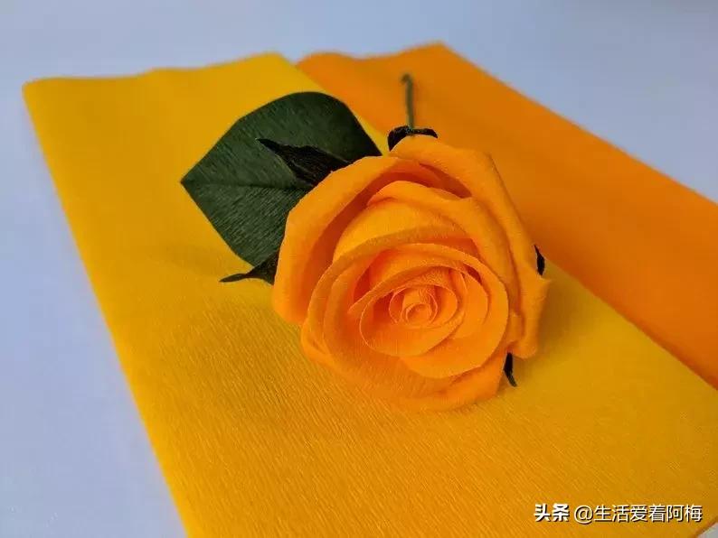 皱纹纸花作品玫瑰花,用皱纹纸做玫瑰花的纸花教程