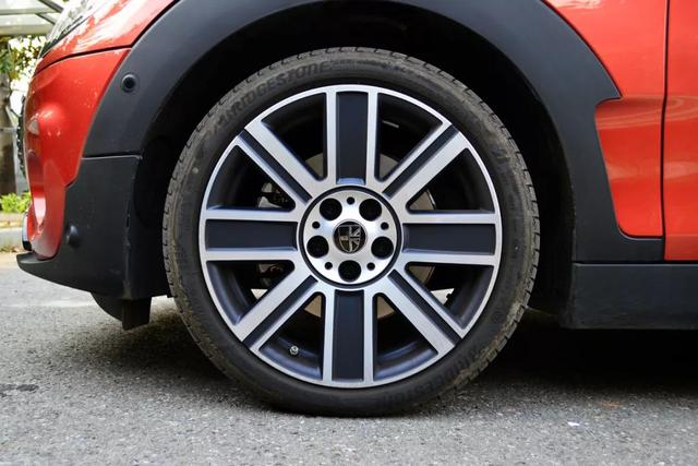 灵巧好开的车,中年女性宝马mini