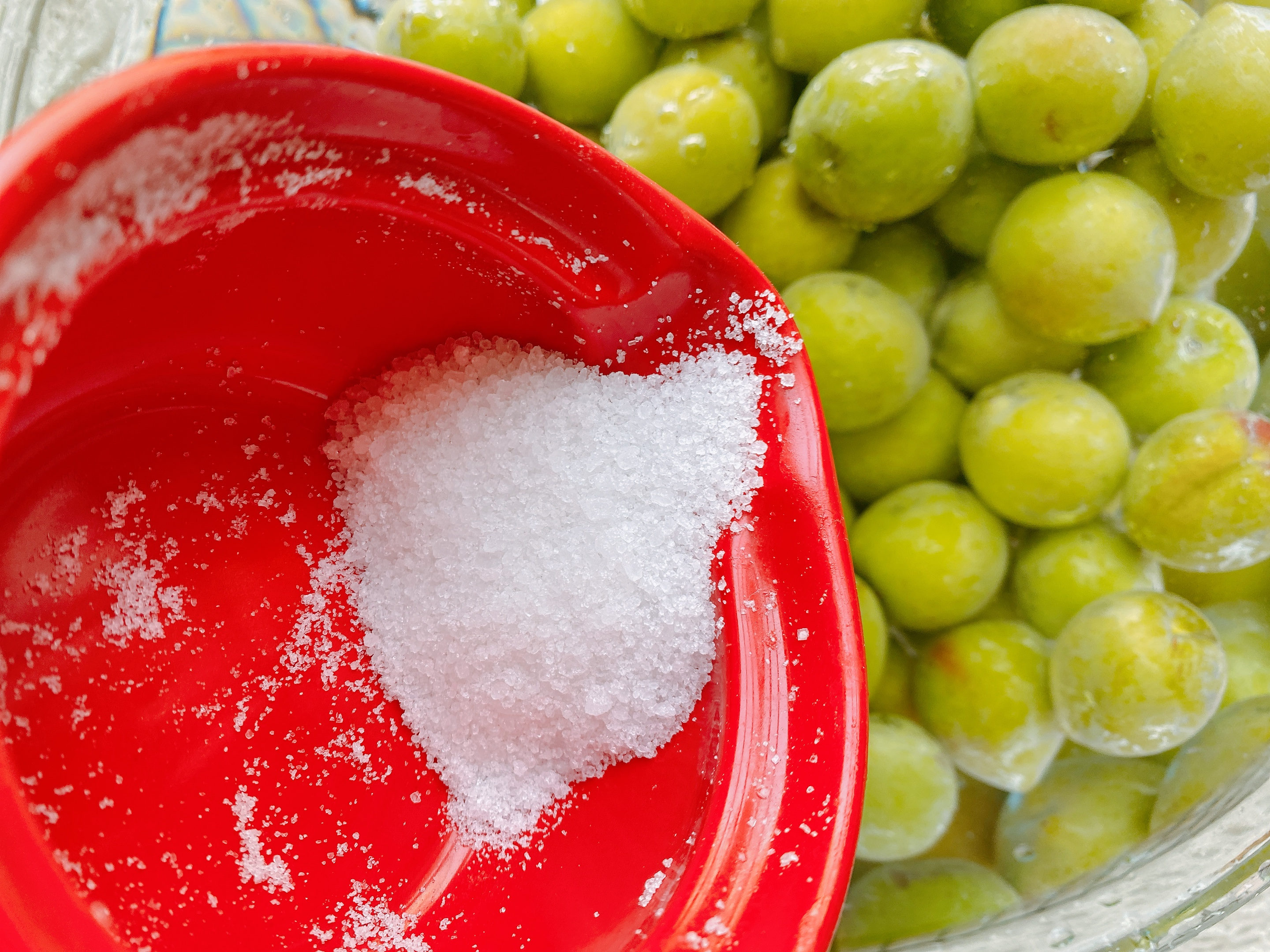 青梅酒用浓香还是酱香好喝,青梅酒最好选什么白酒