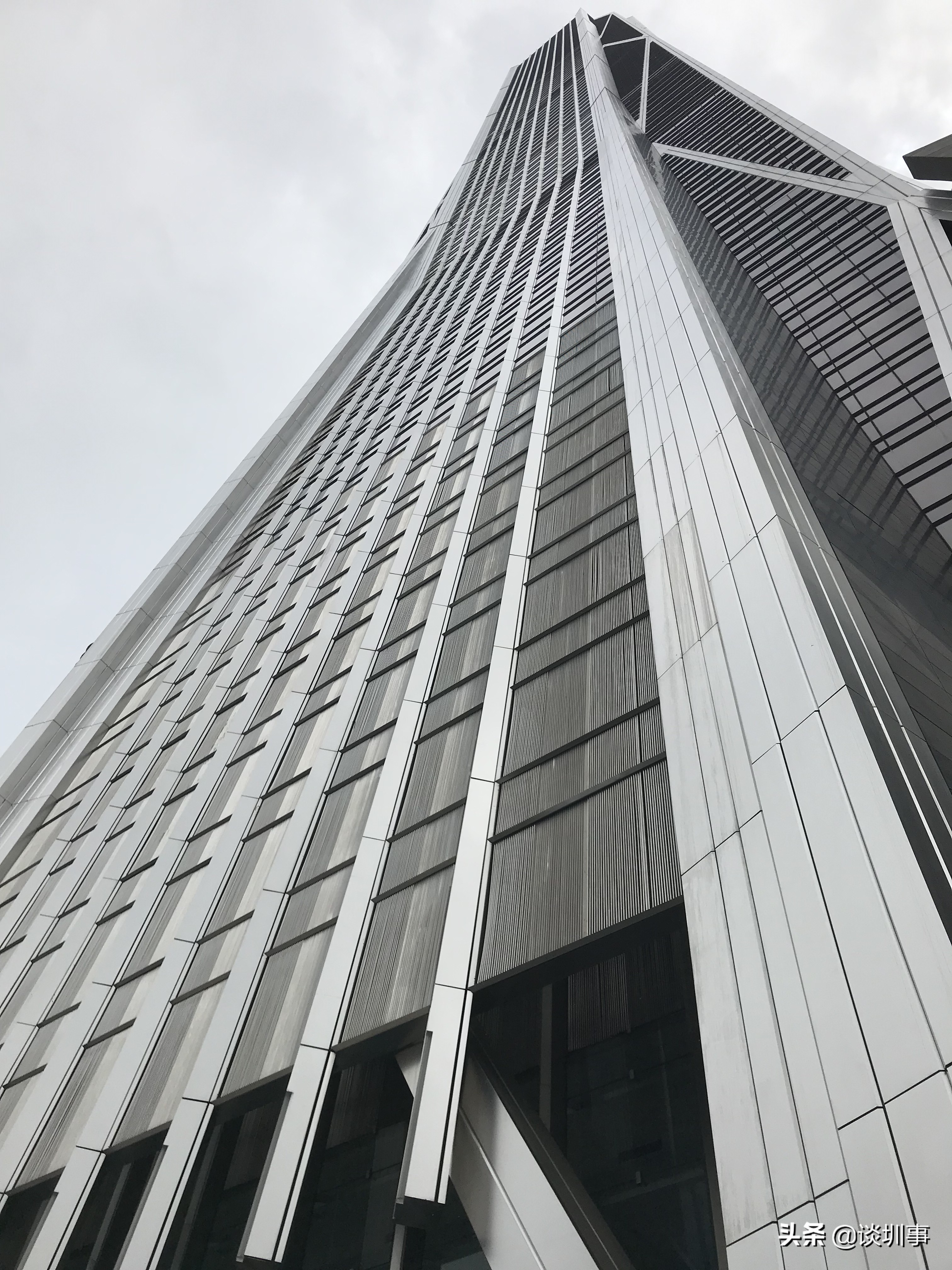 登顶深圳第一高楼,登上深圳平安金融大厦